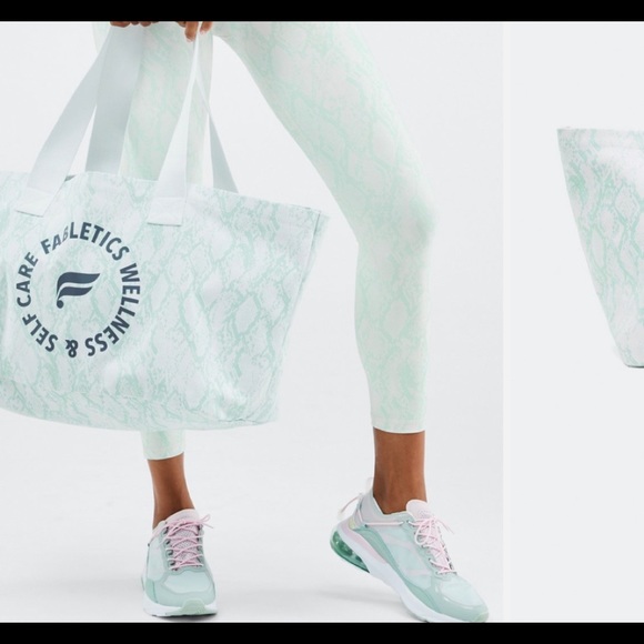 SUPER CUTE MINT GREEN ANIMAL PRINT FABLETICS BAG - Picture 2 of 2
